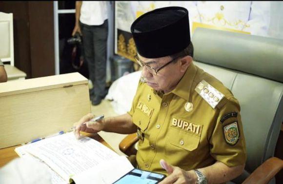 Bupati Inhil Ajak Seluruh Masyarakat dan Instansi Terkait Berkolaborasi Tangani Karlahut 