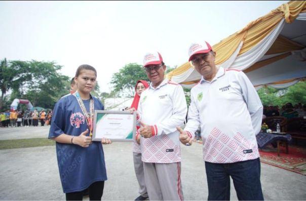 Bupati Inhil Lepas Peserta Jalan Santai Dalam Rangka HAORNAS ke-40 Tahun 2023