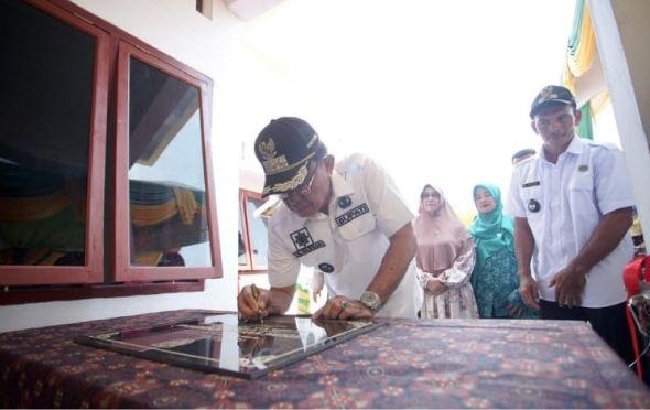 Resmikan Kantor Desa Simpang Tiga, Bupati HM WARDAN Katakan Wujud Keberhasilan Program DMIJ Plus Terintegrasi