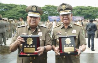 Bupati Inhil Terima Penghargaan Karya Bhakti Peduli Satpol PP Tahun 2023
