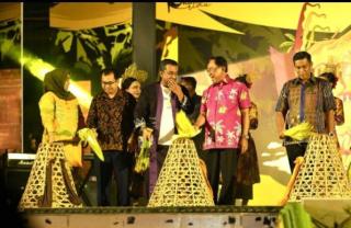 Buka Festival Ekonomi Kreatif, Bupati HM WARDAN Harapkan Dapat Meningkatkan UMKM di Kabupaten Indragiri Hilir 