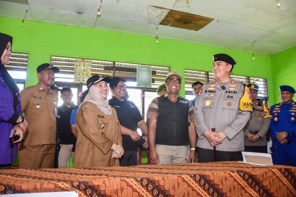 Pastikan Kesiapan TPS, Bupati Kasmarni Dampingi Kapolda Riau ke Rupat