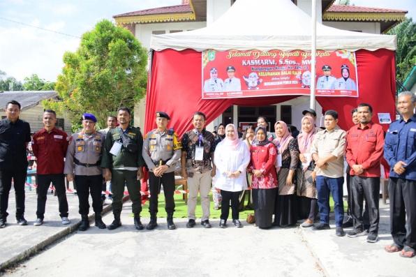 Pantau Pesta Demokrasi 2024, Bupati Kasmarni Tinjau 12 TPS