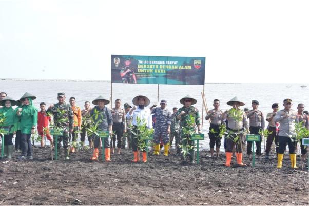Bupati Kasmarni Sambut Baik, Kegiatan Penghijauan dan Penanaman Mangrove Program Unggulan Kasad TNI AD