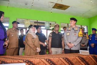 Pastikan Kesiapan TPS, Bupati Kasmarni Dampingi Kapolda Riau ke Rupat