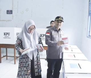 Usai Nyoblos, Wakil Bupati Bagus Santoso Tinjau Ke Sejumlah TPS Kecamatan Bengkalis dan Bantan