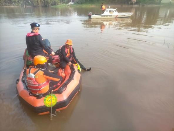 Seorang Anak Hilang Tenggelam di Sungai Siak, Basarnas Gerak Cepat Lakukan Pencarian