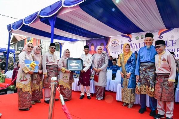 Bupati Kasmarni dan 2500 Warga Bengkalis Ikuti Pawai Ta