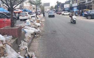 Lagi-lagi di Trotoar Jalan Lintas Bagan Batu Menjadi Tempat Lumbung Sampah