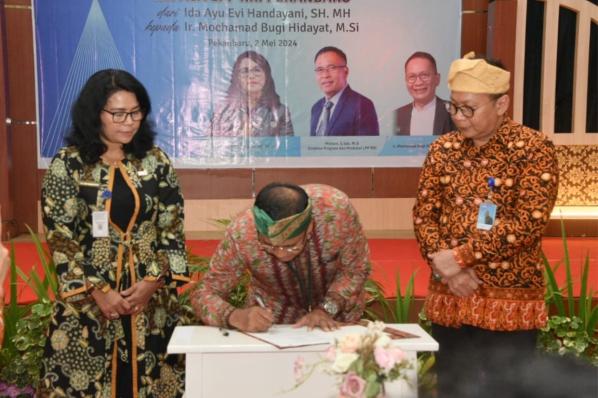 Bupati Bengkalis Ucapkan Selamat Purna Bhakti dan Selamat Bertugas Kepada Kepala LPP RRI Pekanbaru