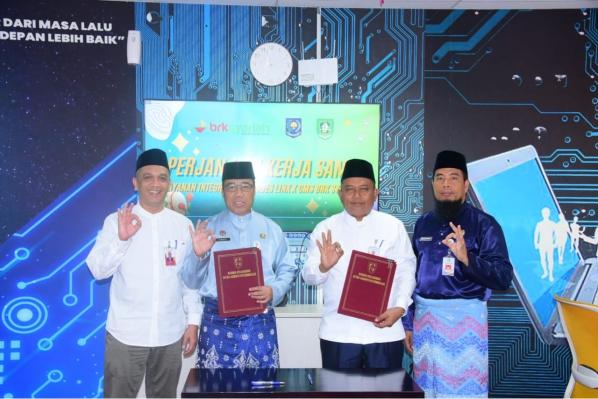 Bupati Bengkalis Saksikan Penandatanganan Kerjasama Antara PT. BRKS dengan Dinas PMD Terkait Siskeudes Link