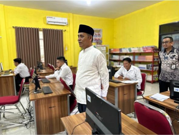 Tinjau Tes CAT PPK KPU Inhil, Pj Bupati Herman Harapkan Seleksi Berjalan Lancar dan Transparan