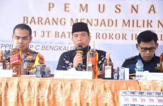 Beri Efek Jera Pada Pelanggar Bea Cukai, Bupati Bengkalis Apresiasi Pemusnahan Barang Oleh Bea Cukai Bengkalis
