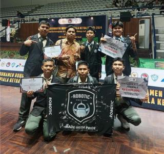 Tim Robotik MAN 1 Kota Pekanbaru Raih Prestasi di Turnamen Robotik Indonesia Piala Ketua MPR RI 