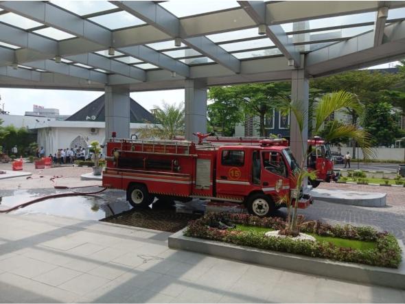 Kantor Bank Riau Kepri Terbakar