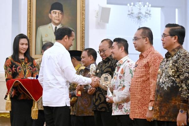 Pemko Pekanbaru Raih Penghargaan TPID Berkinerja Baik di Kawasan Sumatera