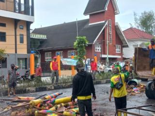 Kadis LH Suwandi Turun Langsung Bersih Bersih Kota Bagansiapiapi