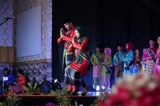 Bupati Kasmarni Minta Bujang Dara Promosikan Pariwisata Bengkalis