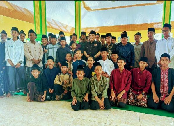 Kunjungi Ponpes Modern Nur Alif  Ratusan Santri dan Ustaz Doakan SF Hariyanto Jadi Gubri Definitf