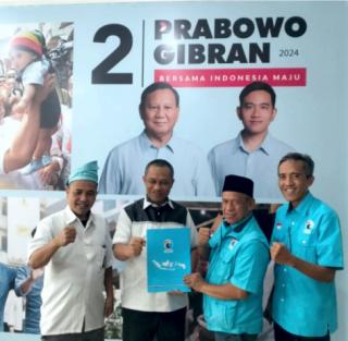 Jelang Pendaftaran ke KPU, Kasmarni Bagus Santoso Terima B1KWK dari Partai Gelora