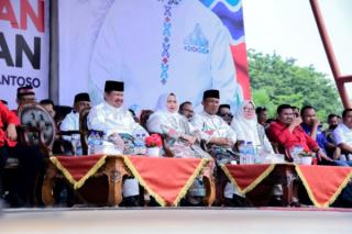 Ribuan Pendukung dan Simpatisan Sesaki Deklarasi Pasangan Kasmarni-Bagus Santoso