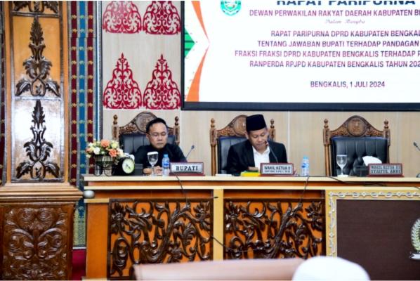 Melalui Sekda, Bupati Bengkalis Sampikan Jawaban Pandangan Umum Fraksi DPRD
