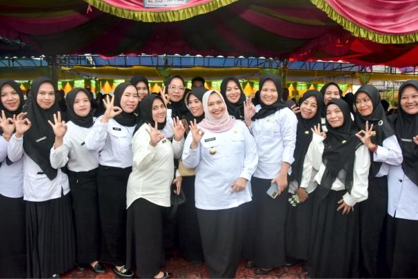 SK Penempatan Diserahkan, Bupati Kasmarni Tegaskan P3K dan PNS Tak Boleh Minta Pindah