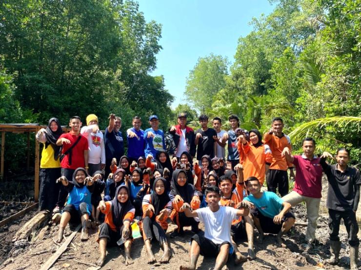 KKM Paghet Senghagah dan LSM Bahtera Melayu, Bersama 30 siswa SMK Negeri 3 Bengkalis Lakukan Aksi Peduli Lingkungan