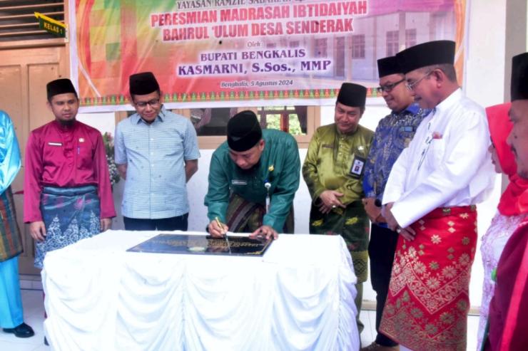 Resmi Buka Madrasah Ibtidaiyah Bahrul 