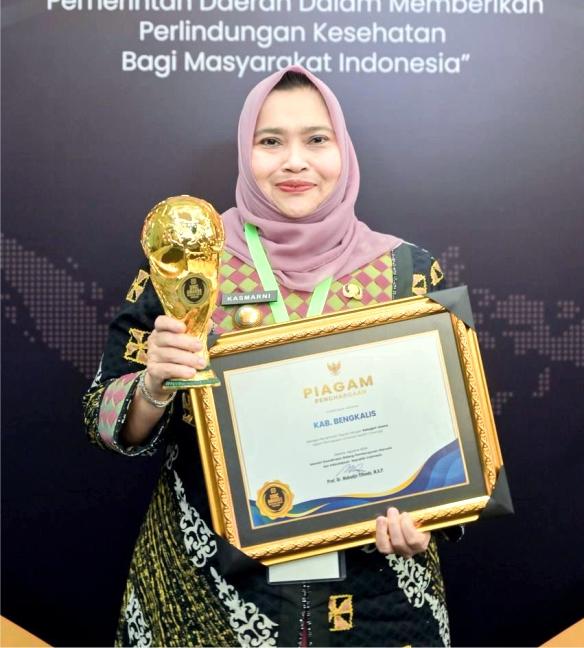  Berkat Program Jaminan Kesehatan Masyarakat, Kabupaten Bengkalis Raih Penghargaan UHC Tahun 2024