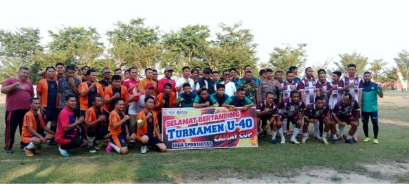 Bupati Zukri Resmi Membuka Turnamen Sepak Bola U40 Camat Cup