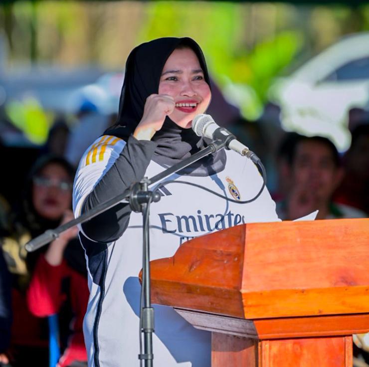 Buka Turnamen Sepakbola 7 Desa Pesisir, Ini Pesan Bupati Kasmarni