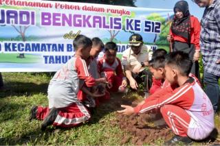 Sempena HUT Bengkalis ke 512, Wabup Bengkalis Ajak Siswa Tanam Pohon