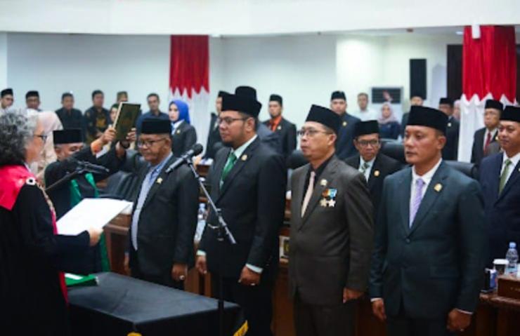 Pengambilan Sumpah Jabatan Pimpinan DPRD Inhil