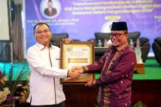 Peduli Terhadap Pendidikan, Pemkab Siak Raih Penghargaan dari Universitas Lancang Kuning
