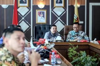 Pj Walikota Pekanbaru Evaluasi Pendapatan dan Retribusi Daerah