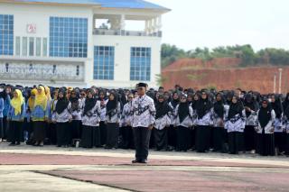 Pimpin Upacara Hari Guru, Pj Walikota Pekanbaru Bacakan Amanat Menteri Pendidikan 