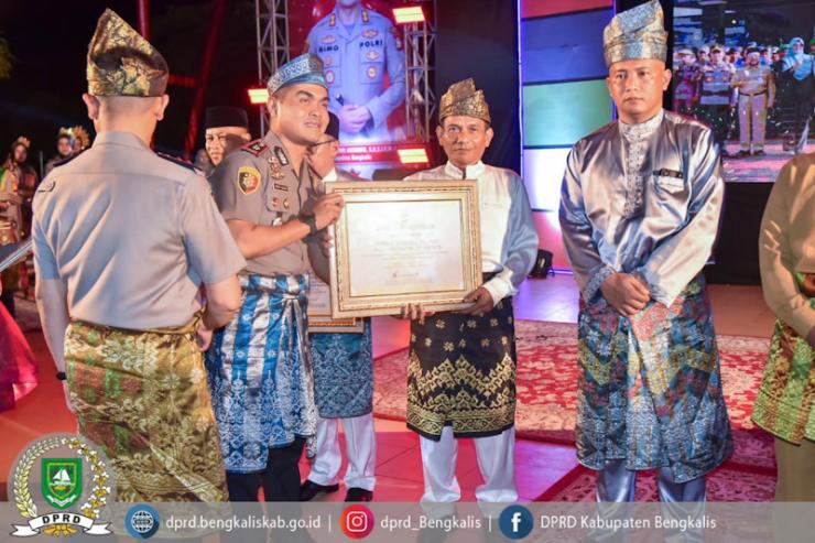 DPRD Terima Penghargaan dari Polres Bengkalis