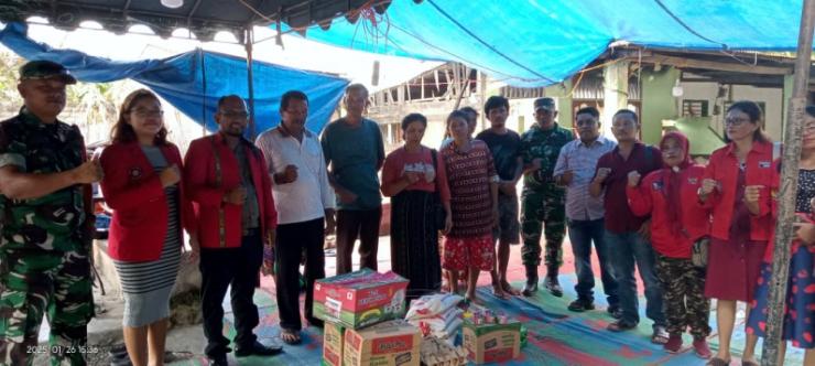 DPC PBB Rohil Menyerahkan Bantuan Sosial Kepada Keluarga Yang Mengalami Musibah Kebakaran Rumah di Dua Tempat