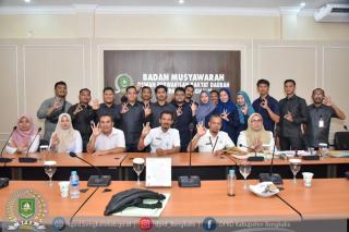 Sekretariat DPRD Lakukan Penyerahan SK kepada Tenaga Non ASN Tahun Kerja 2025