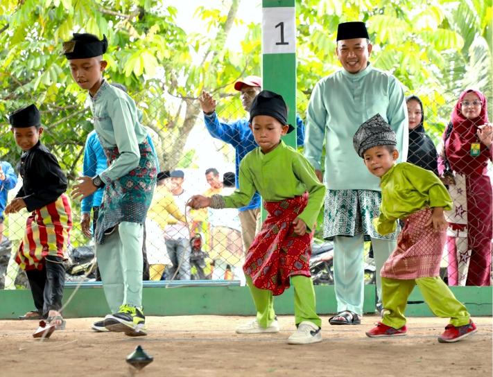 Wabup Siak Husni Merza buka Festival Gasing Berembang Kampung Rawang Kao Barat