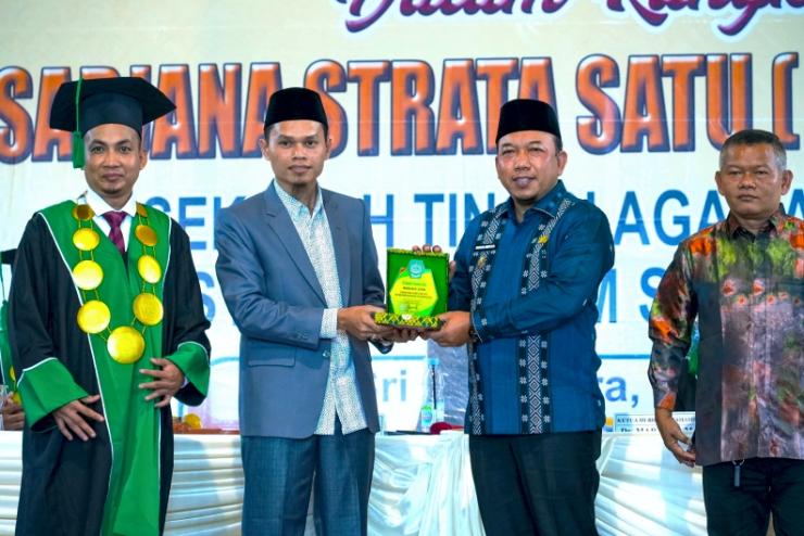 Wakil Bupati Siak Hadiri Ucap Selamat Kepada 118 Mahasiswa Hari ini Resmi Gelar Sarjana