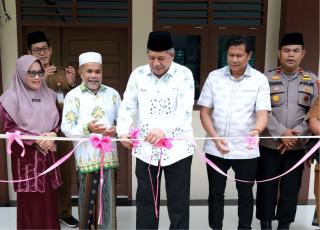 Bupati Alfedri Resmikan Ruang Kelas Baru Pondok Pesantren Madrasatul Qur’an