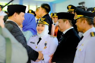 Presiden Prabowo Lantik Kasmarni dan Bagus Santoso Jadi Bupati dan Wakil Bupati Bengkalis