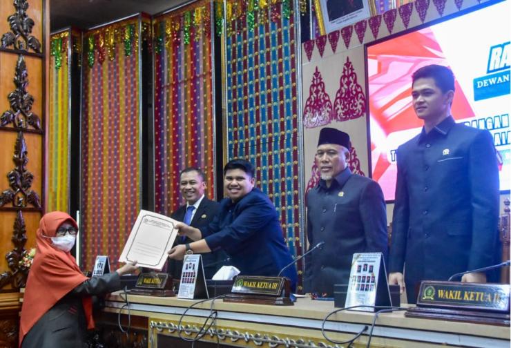 Terhadap LKPJ 2024, Bupati Bengkalis Dengarkan Pandangan Umum Fraksi dan Beri Jawaban