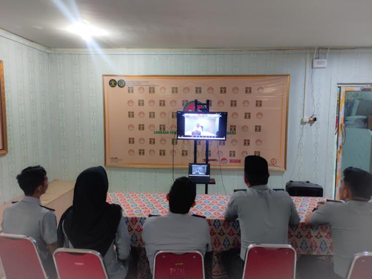 Lapas Pekanbaru Ikuti Zoom Meeting Penguatan Tugas dan Fungsi Pembinaan Narapidana dan Anak Binaan