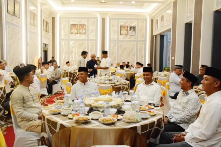 Danrem O31/Wirabima Hadiri Undangan Bupati Kampar H.Ahmad Yuzar.dan Berbuka Bersama Tokoh Masyarakat 