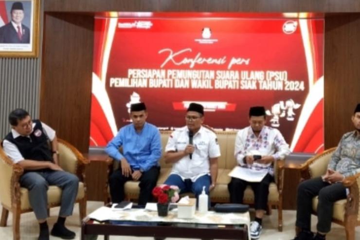 Gelar Konferénsi Pérs Parsiapan PSU Siak, KPU Riau Tegaskan Jangan Ada Aktivitas Kampanye di Lokasi PSU