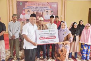 Safari Ramadhan Perdana, Bupati Kasmarni Serahkan Bantuan Kepada Masyarakat Bengkalis