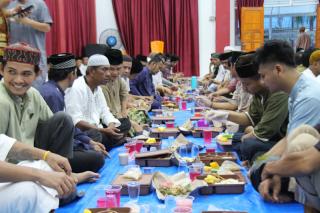 Sederhana dan Penuh Kehangatan, Momen Buka Puasa Jajaran Lapas Pekanbaru Bersama Warga Binaan